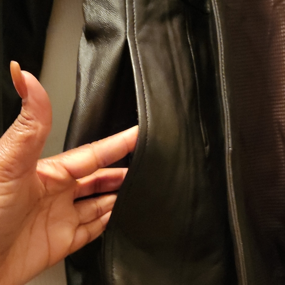 Brown leather jacket - Picture 3 of 4